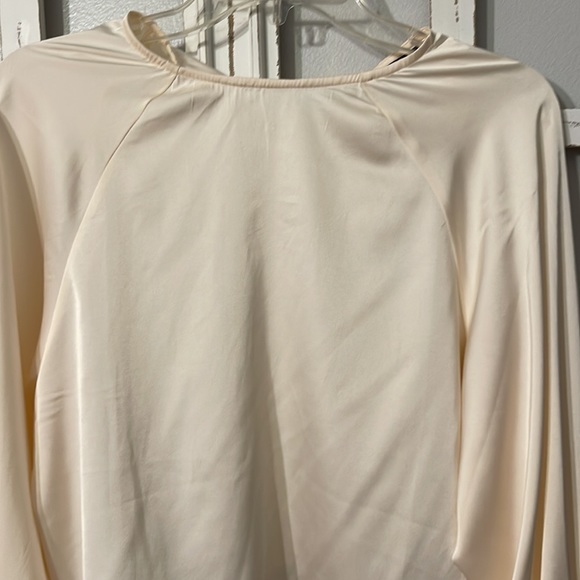 SHEIN SATIN TOP - Picture 4 of 10